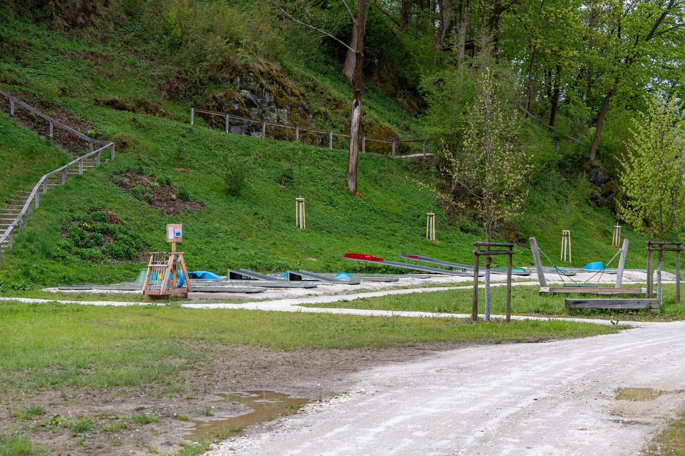 Minigolf v lesoparku